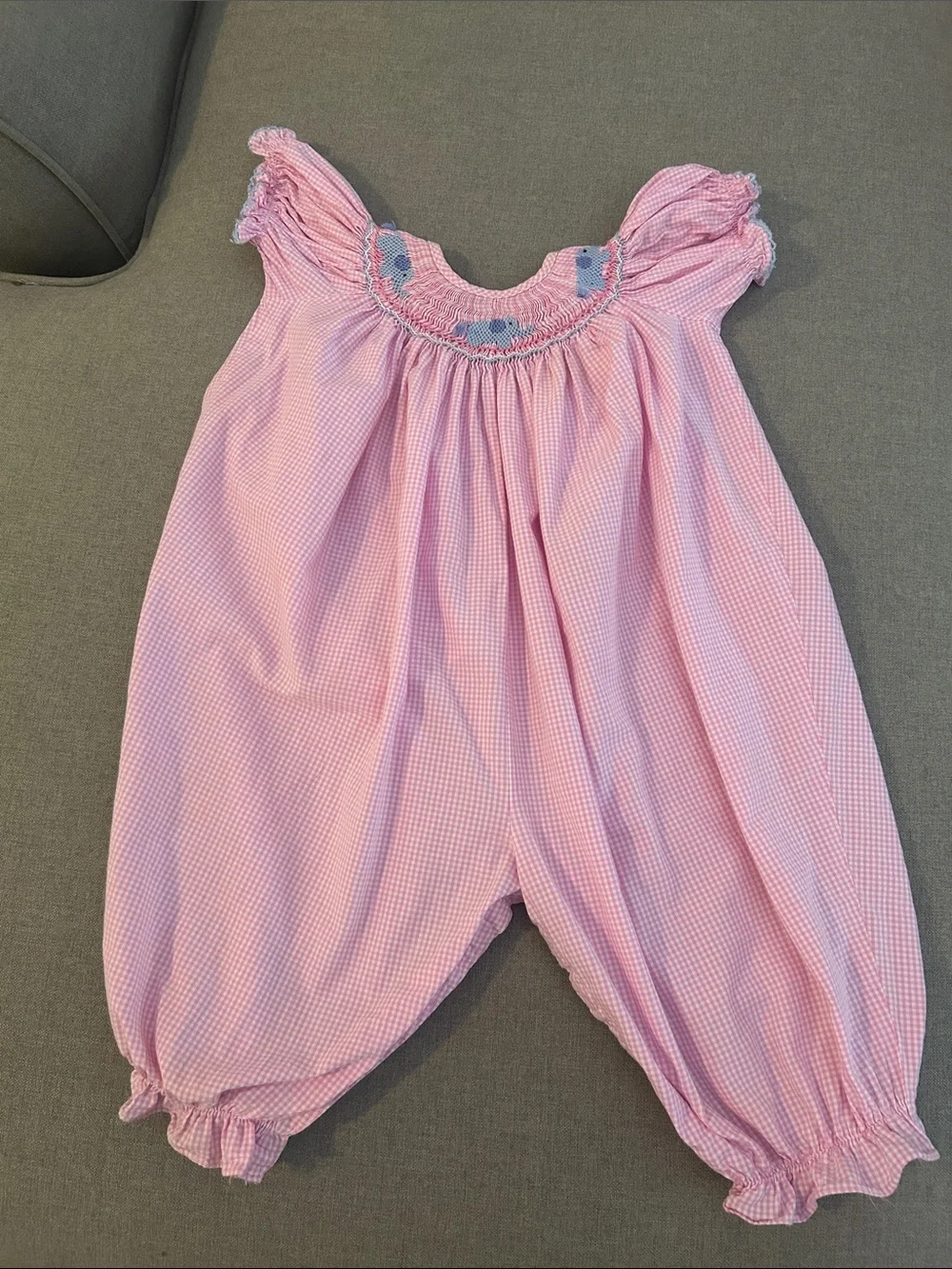 petit bébé Pink Baby Smocked Elephant Romper